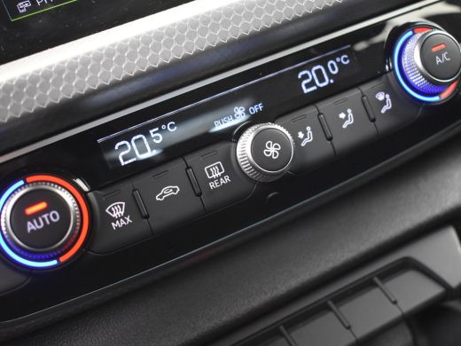 Audi A1 Sportback Sportback 25 TFSI S edition l S-Line in en exterieur l Sfeerverlichting l Parkeersensoren l App C... ActivLease financial lease