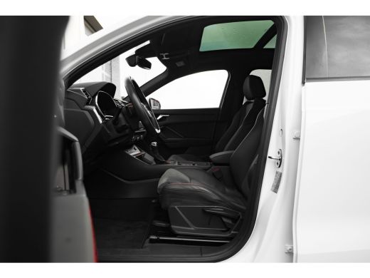 Audi Q3 45 TFSI e S edition 245PK | Panorama Dak | Trekhaak |  Dodehoek | Comfortsleutel | Camera achter ... ActivLease financial lease