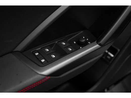 Audi Q3 45 TFSI e S edition 245PK | Panorama Dak | Trekhaak |  Dodehoek | Comfortsleutel | Camera achter ... ActivLease financial lease