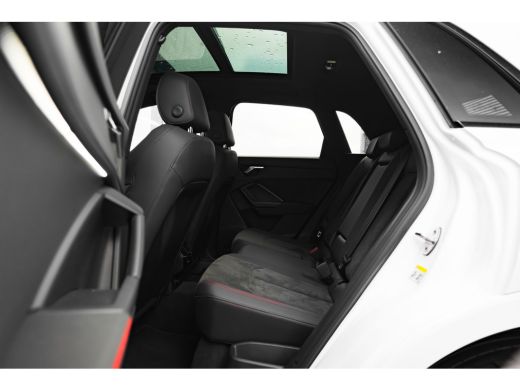 Audi Q3 45 TFSI e S edition 245PK | Panorama Dak | Trekhaak |  Dodehoek | Comfortsleutel | Camera achter ... ActivLease financial lease