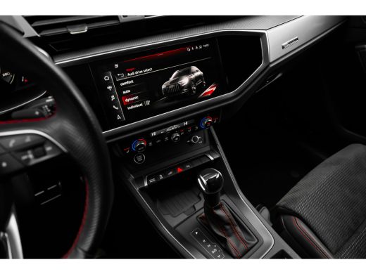 Audi Q3 45 TFSI e S edition 245PK | Panorama Dak | Trekhaak |  Dodehoek | Comfortsleutel | Camera achter ... ActivLease financial lease