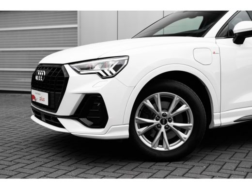 Audi Q3 45 TFSI e S edition 245PK | Panorama Dak | Trekhaak |  Dodehoek | Comfortsleutel | Camera achter ... ActivLease financial lease