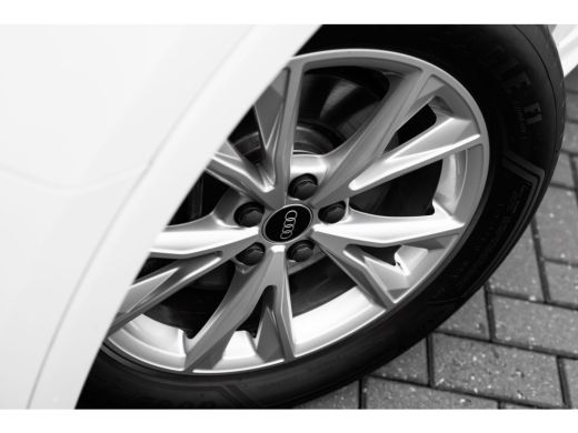 Audi Q3 45 TFSI e S edition 245PK | Panorama Dak | Trekhaak |  Dodehoek | Comfortsleutel | Camera achter ... ActivLease financial lease