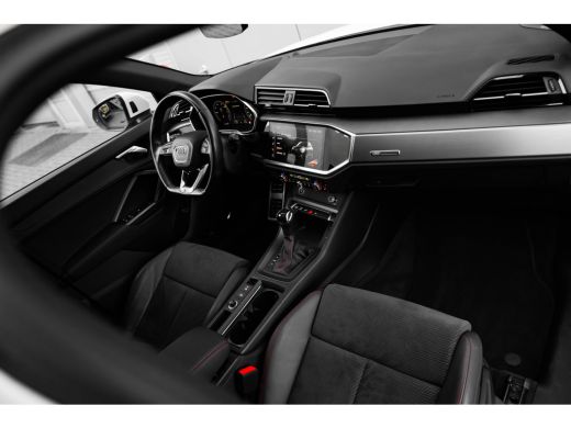 Audi Q3 45 TFSI e S edition 245PK | Panorama Dak | Trekhaak |  Dodehoek | Comfortsleutel | Camera achter ... ActivLease financial lease