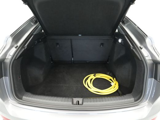 Audi Q4 e-tron 45 Edition 82 kWh 286pk Trekhaak Navigatie Stoelverwarming Pdc Carplay 55 ActivLease financial lease