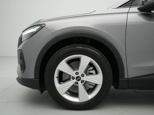 Audi Q4 e-tron 45 Edition 82 kWh 286pk Trekhaak Navigatie Stoelverwarming Pdc Carplay 55 ActivLease financial lease