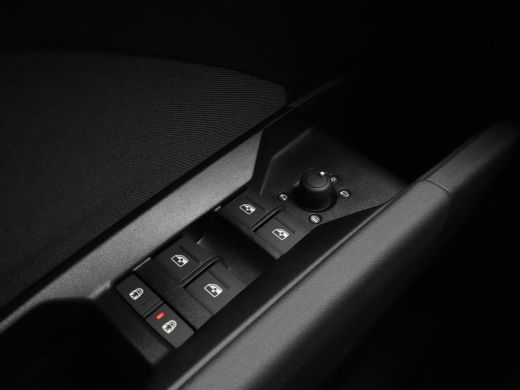 Audi Q4 e-tron 45 Edition 82 kWh 286pk Trekhaak Navigatie Stoelverwarming Pdc Carplay 55 ActivLease financial lease