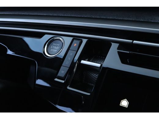 Peugeot 3008 1.2 Hybrid 145 GT Navi l Adapt. Cruise control l PDC l Camera l ActivLease financial lease