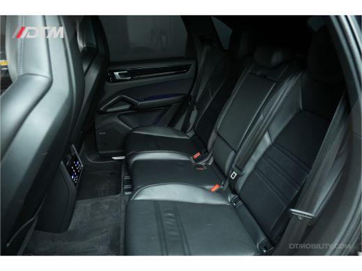 Porsche Cayenne 3.0 E-Hybrid | Sport Design & Chrono | | Panoramadak | ACC | Achterasbesturing ActivLease financial lease