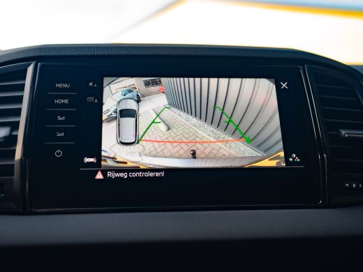 Skoda Karoq 1.5 TSI 150Pk ACT Sportline Business | Trekhaak wegkl. | Elk. A-klep | Camera | Keyless | Adapt. ... ActivLease financial lease