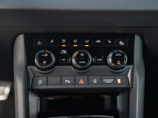 Skoda Karoq 1.5 TSI 150Pk ACT Sportline Business | Trekhaak wegkl. | Elk. A-klep | Camera | Keyless | Adapt. ... ActivLease financial lease