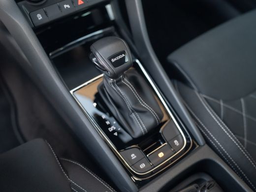 Skoda Karoq 1.5 TSI 150Pk ACT Sportline Business | Trekhaak wegkl. | Elk. A-klep | Camera | Keyless | Adapt. ... ActivLease financial lease