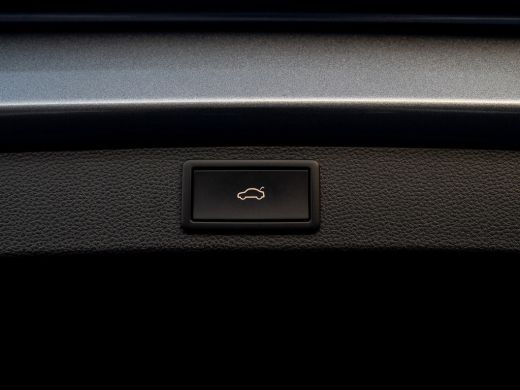 Skoda Karoq 1.5 TSI 150Pk ACT Sportline Business | Trekhaak wegkl. | Elk. A-klep | Camera | Keyless | Adapt. ... ActivLease financial lease