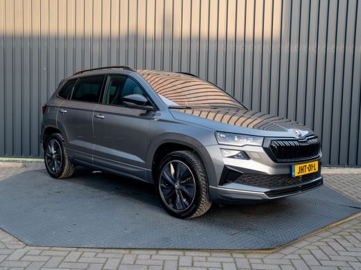 Skoda Karoq 1.5 TSI 150Pk ACT Sportline Business | Trekhaak wegkl. | Elk. A-klep | Camera | Keyless | Adapt. ... ActivLease financial lease