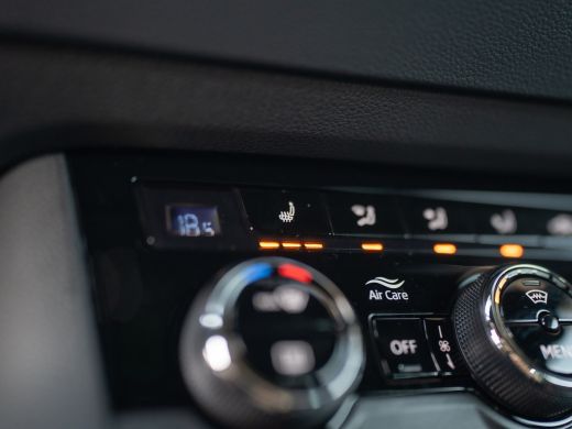 Skoda Karoq 1.5 TSI 150Pk ACT Sportline Business | Trekhaak wegkl. | Elk. A-klep | Camera | Keyless | Adapt. ... ActivLease financial lease