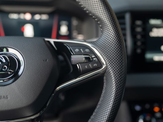 Skoda Karoq 1.5 TSI 150Pk ACT Sportline Business | Trekhaak wegkl. | Elk. A-klep | Camera | Keyless | Adapt. ... ActivLease financial lease