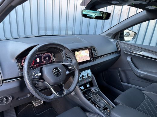 Skoda Karoq 1.5 TSI 150Pk ACT Sportline Business | Trekhaak wegkl. | Elk. A-klep | Camera | Keyless | Adapt. ... ActivLease financial lease