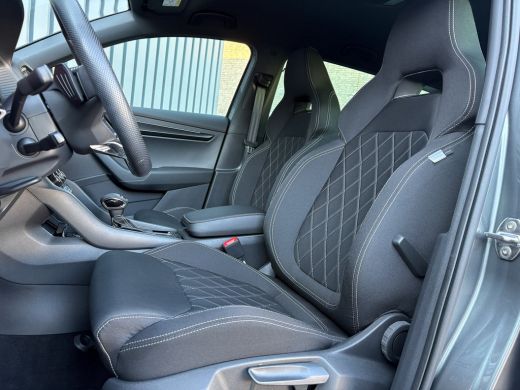 Skoda Karoq 1.5 TSI 150Pk ACT Sportline Business | Trekhaak wegkl. | Elk. A-klep | Camera | Keyless | Adapt. ... ActivLease financial lease