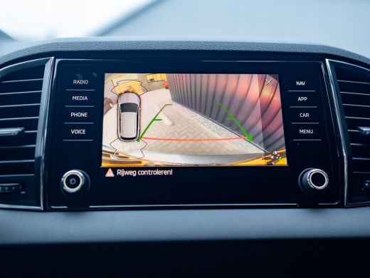 Skoda Karoq 1.5 TSI ACT Business Edition Plus | Keyless | Camera | Elk. A-klep | Adapt. Cr. | Prijs Rijklaar!! ActivLease financial lease