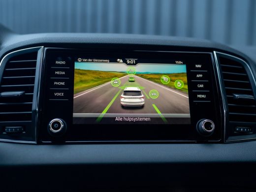 Skoda Karoq 1.5 TSI ACT Business Edition Plus | Keyless | Camera | Elk. A-klep | Adapt. Cr. | Prijs Rijklaar!! ActivLease financial lease