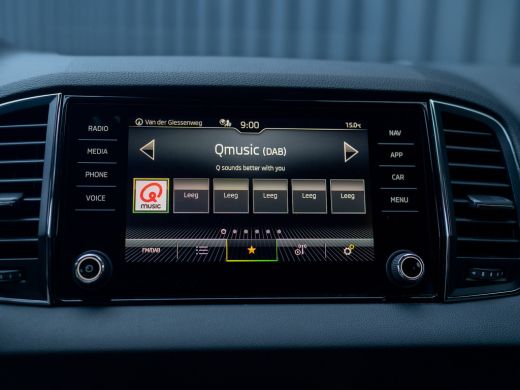 Skoda Karoq 1.5 TSI ACT Business Edition Plus | Keyless | Camera | Elk. A-klep | Adapt. Cr. | Prijs Rijklaar!! ActivLease financial lease