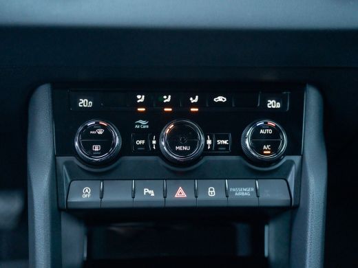 Skoda Karoq 1.5 TSI ACT Business Edition Plus | Keyless | Camera | Elk. A-klep | Adapt. Cr. | Prijs Rijklaar!! ActivLease financial lease