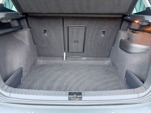 Skoda Karoq 1.5 TSI ACT Business Edition Plus | Keyless | Camera | Elk. A-klep | Adapt. Cr. | Prijs Rijklaar!! ActivLease financial lease