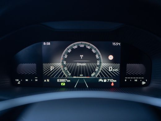 Skoda Karoq 1.5 TSI ACT Business Edition Plus | Keyless | Camera | Elk. A-klep | Adapt. Cr. | Prijs Rijklaar!! ActivLease financial lease