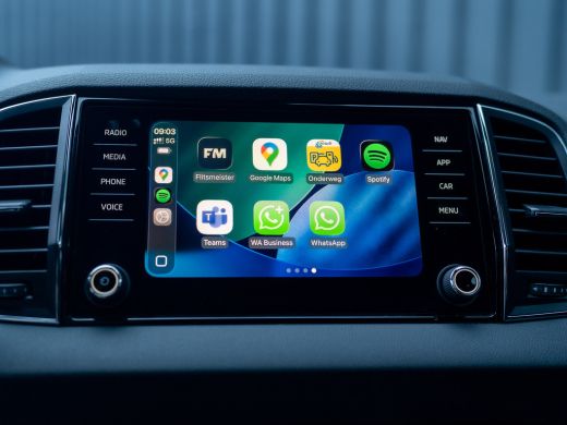 Skoda Karoq 1.5 TSI ACT Business Edition Plus | Keyless | Camera | Elk. A-klep | Adapt. Cr. | Prijs Rijklaar!! ActivLease financial lease