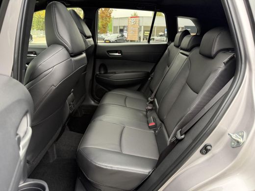 Toyota Corolla Cross Hybrid 180 Executive **NIEUWE AUTO/ PANORAMADAK/ MJ 2025/ DIRECT LEVERBAAR** ActivLease financial lease