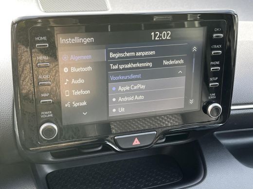 Toyota Yaris 1.5 Hybrid Executive | Bi-tone | Carplay | Head up display | Dode hoek detectie | 17 inch LM-velg... ActivLease financial lease