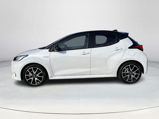 Toyota Yaris 1.5 Hybrid Executive | Bi-tone | Carplay | Head up display | Dode hoek detectie | 17 inch LM-velg... ActivLease financial lease