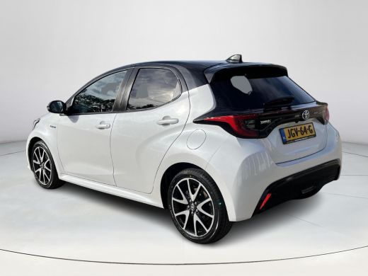 Toyota Yaris 1.5 Hybrid Executive | Bi-tone | Carplay | Head up display | Dode hoek detectie | 17 inch LM-velg... ActivLease financial lease