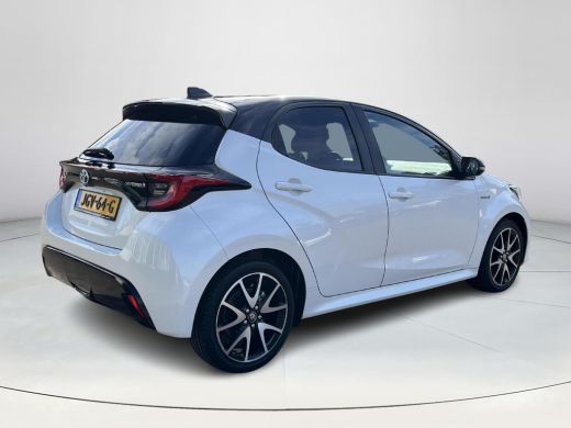 Toyota Yaris 1.5 Hybrid Executive | Bi-tone | Carplay | Head up display | Dode hoek detectie | 17 inch LM-velg... ActivLease financial lease