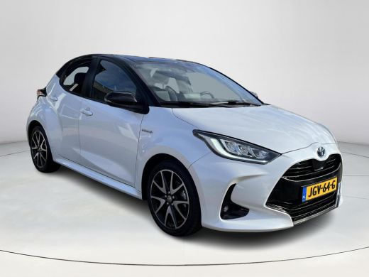 Toyota Yaris 1.5 Hybrid Executive | Bi-tone | Carplay | Head up display | Dode hoek detectie | 17 inch LM-velg... ActivLease financial lease