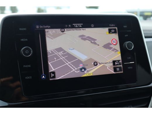 Volkswagen T-Roc 1.5 TSI R-Line Business 149PK | Achteruitrijcamera | R-Line exterieur | Trekhaak met afneembare k... ActivLease financial lease