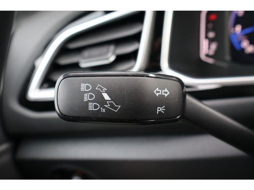 Volkswagen T-Roc 1.5 TSI R-Line Business 149PK | Achteruitrijcamera | R-Line exterieur | Trekhaak met afneembare k... ActivLease financial lease