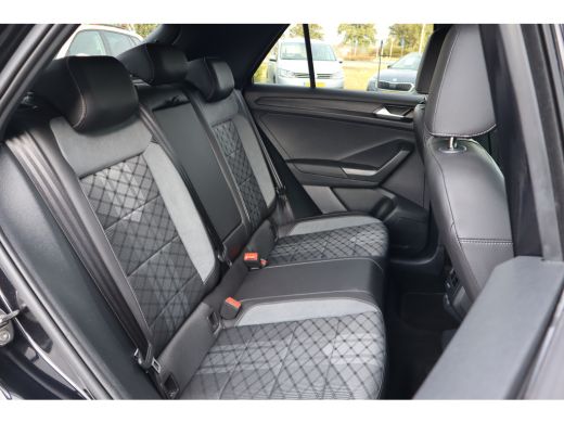 Volkswagen T-Roc 1.5 TSI R-Line Business 149PK | Achteruitrijcamera | R-Line exterieur | Trekhaak met afneembare k... ActivLease financial lease