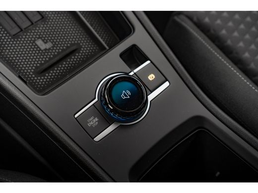 Volkswagen T-Roc Life First Edition Inclusief &euro;2000,- inruilvoordeel  | 'App-Connect' draadloze smartphone integra... ActivLease financial lease