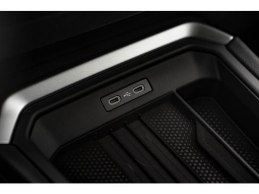 Volkswagen T-Roc Life First Edition Inclusief &euro;2000,- inruilvoordeel  | 'App-Connect' draadloze smartphone integra... ActivLease financial lease