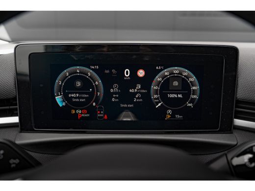 Volkswagen T-Roc Life First Edition Inclusief &euro;2000,- inruilvoordeel  | 'App-Connect' draadloze smartphone integra... ActivLease financial lease