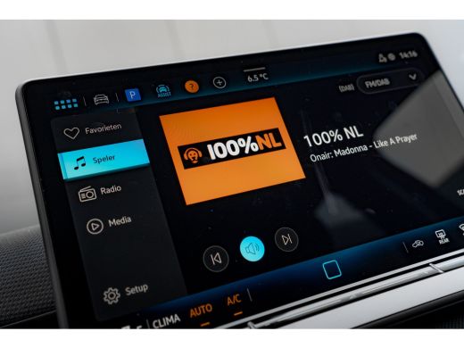 Volkswagen T-Roc Life First Edition Inclusief &euro;2000,- inruilvoordeel  | 'App-Connect' draadloze smartphone integra... ActivLease financial lease