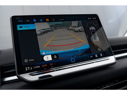 Volkswagen T-Roc Life First Edition Inclusief &euro;2000,- inruilvoordeel  | 'App-Connect' draadloze smartphone integra... ActivLease financial lease