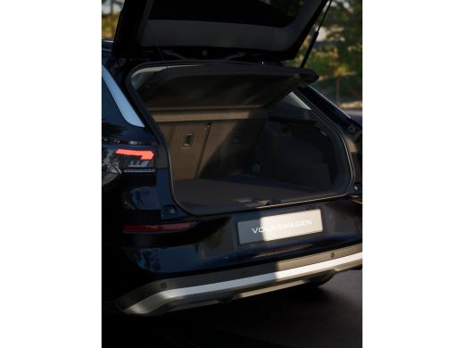 Volkswagen T-Roc Life First Edition | 'App-Connect' draadloze smartphone integratie | Automatische afstandsregelin... ActivLease financial lease