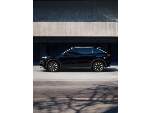 Volkswagen T-Roc Life First Edition | 'App-Connect' draadloze smartphone integratie | Automatische afstandsregelin... ActivLease financial lease