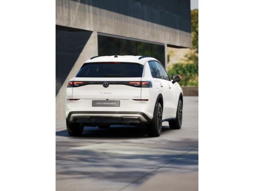 Volkswagen T-Roc Life First Edition | 'App-Connect' draadloze smartphone integratie | Automatische afstandsregelin... ActivLease financial lease