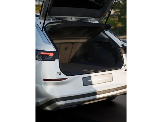 Volkswagen T-Roc Life First Edition | 'App-Connect' draadloze smartphone integratie | Automatische afstandsregelin... ActivLease financial lease