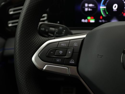 Volkswagen Tiguan 1.5 eHybrid R-Line Edition 272PK DSG Black Style, Pano-Schuifdak, 360gr. Camera, Matrix-LED, Stoe... ActivLease financial lease