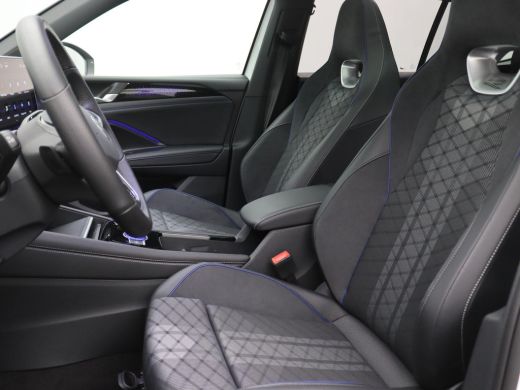 Volkswagen Tiguan 1.5 eHybrid R-Line Edition 272PK DSG Black Style, Pano-Schuifdak, 360gr. Camera, Matrix-LED, Stoe... ActivLease financial lease