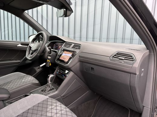 Volkswagen Tiguan 1.5 TSI R-Line Black Style | Panodak | Elk. A-klep | IQ Light | Camera | Prijs Rijklaar!! ActivLease financial lease
